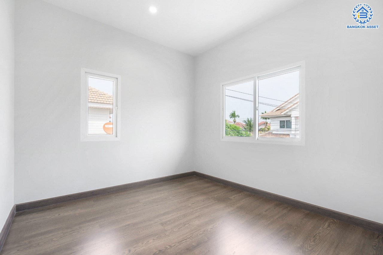 บ้านมือสองตกแต่งใหม่ แบรนด์ Property Perfect ม.เพอร์เฟคเพลส2 ติดถนนราชพฤกษ์ โซนใกล้สวนและทะเลสาบ เนื้อที่ 54.2 ตร.ว. ฟังก์ชัน 3 ห้องนอน 3 ห้องน้ำ จอดรถได้ 2 คัน บนทำเลติดถนนราชพฤกษ์ ใกล้วงเวียนพระราม5 และรถไฟฟ้า "สถานีบางรักน้อยท่าอิฐ"